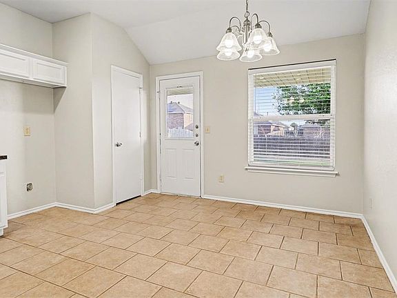 5th image of 8613 SW 46th Pl