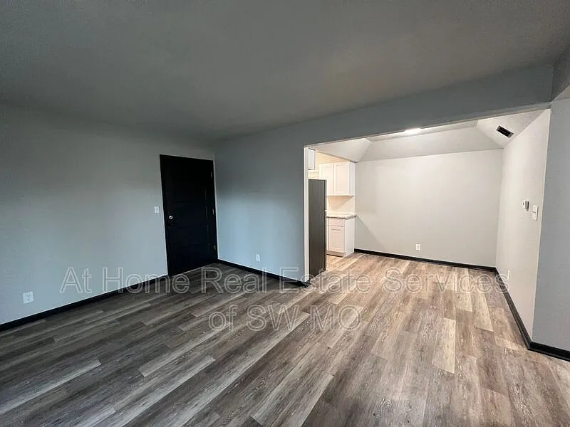 2 bed, 1.5 bath, 1000 sqft, $1,080 — Photo 3