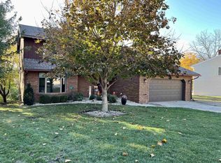 828 Parkview Ct, Portage, WI 53901