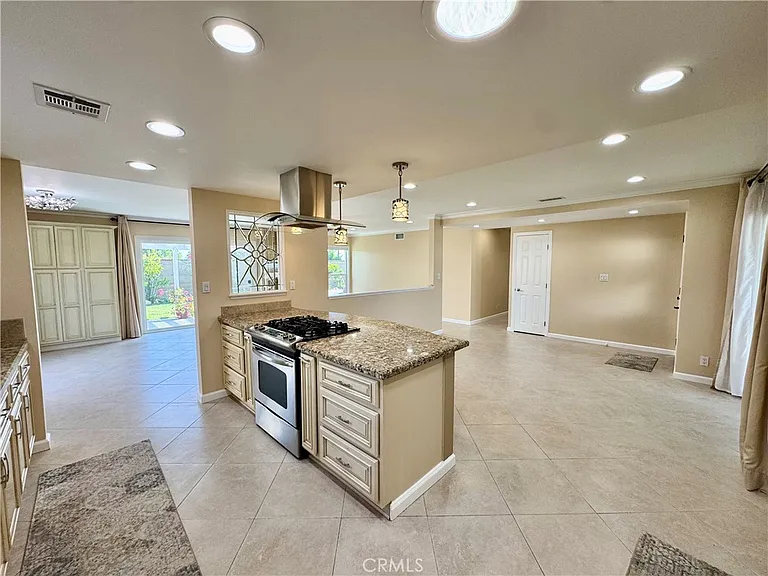 18572 Avolinda Dr — Photo 9