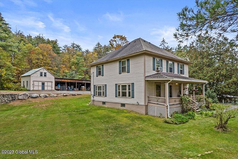 4th image of 232 Horicon Avenue