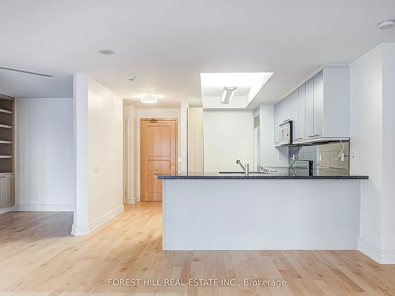 38 Avenue Rd #201 — Photo 15