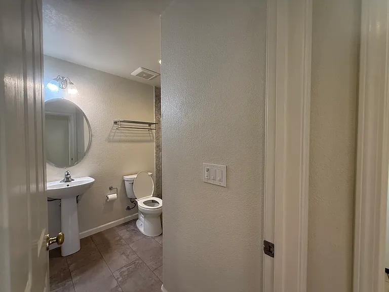 9633 McKenna Dr — Photo 12