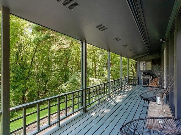 5th image of 820 E Summit Dr