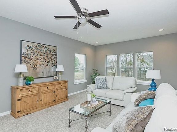 2nd image of 553 W Wildwood Dr