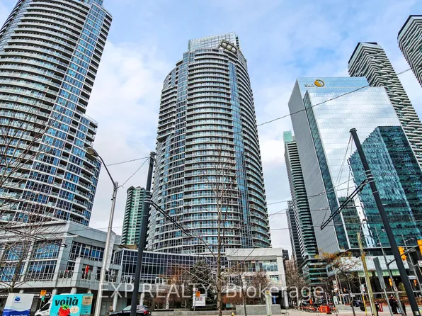 8 York St #2404, Toronto, ON M5J 2Y2