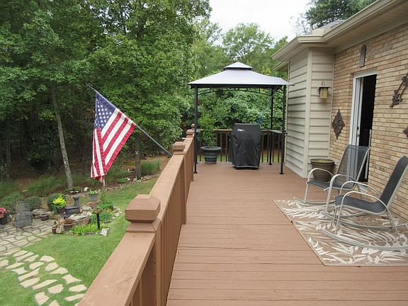 Upper Deck overlooking backyard
						:
						Upper deck, gas grill
