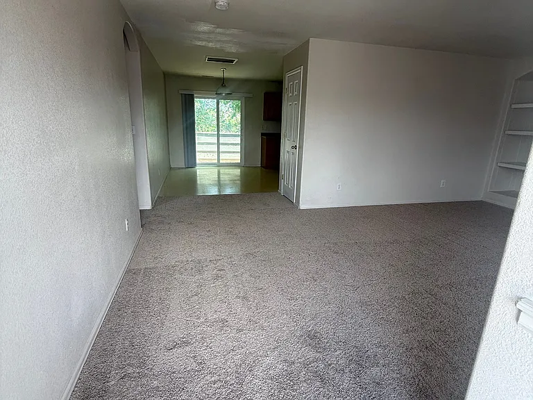 315 Ellers Grv — Photo 8
