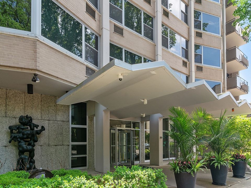 1st image of 555 W Cornelia Ave APT 905