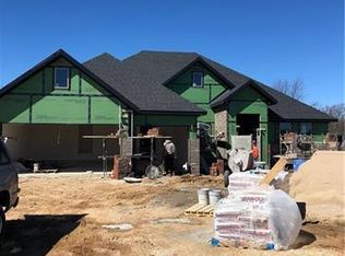 737 Malbec Rd, Springdale, AR 72762