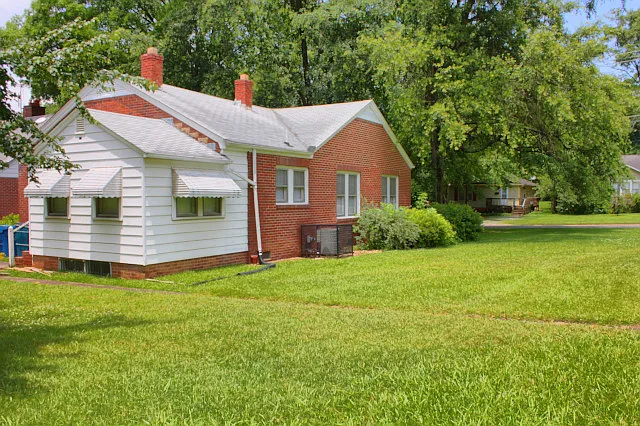303 W Carver St — Photo 9