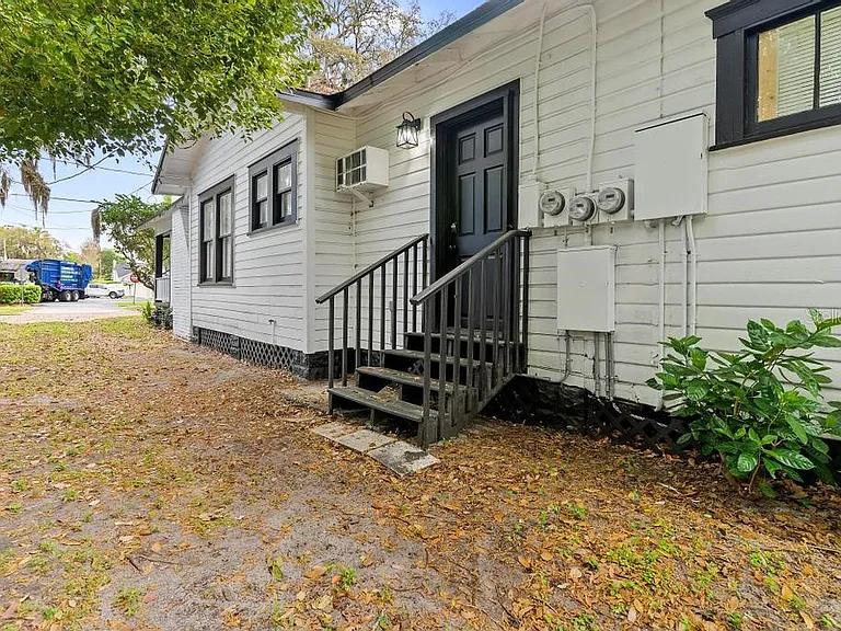 412 E Harwood St #4 — Photo 3