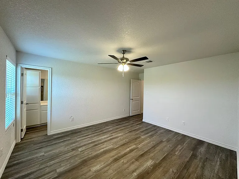 121 Dolphin Dr — Photo 23