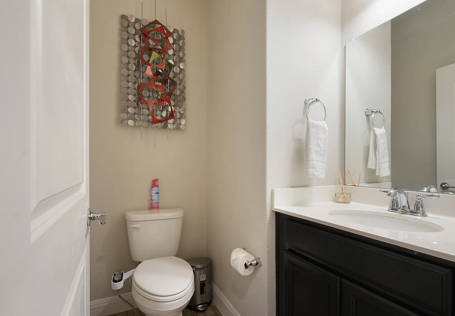 4 bed, 2.5 bath, 2498 sqft, $5,578 — Photo 4