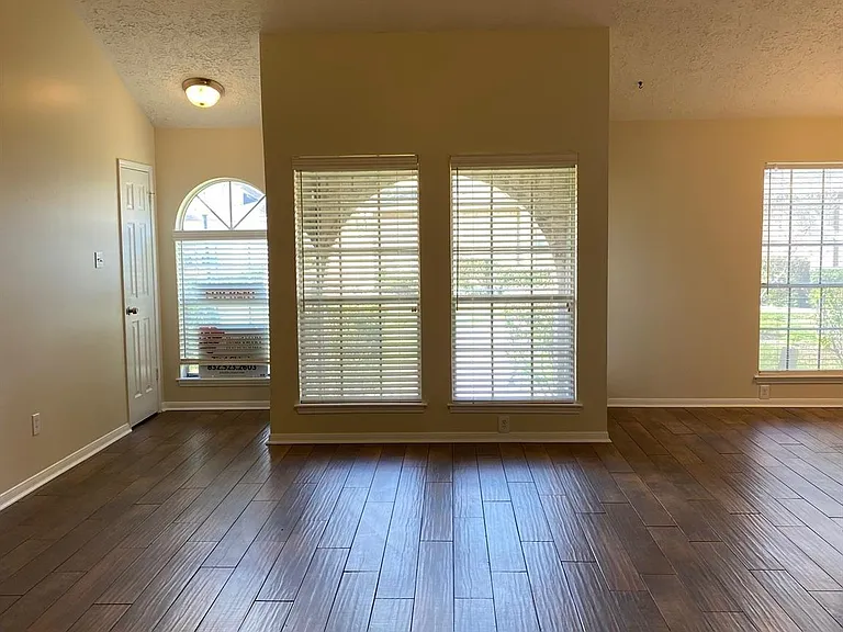 24 Chapparal Ct — Photo 9