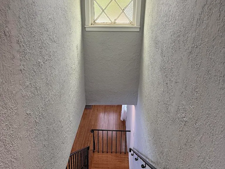 920 Summit Dr — Photo 12