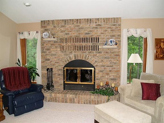 4th image of 111 S Tracie Ln