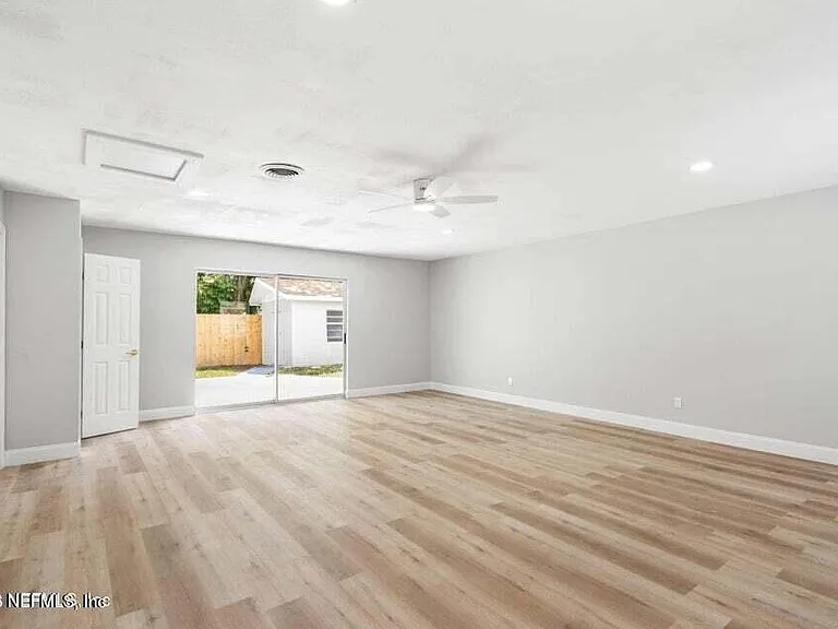 1554 Shirl Ln — Photo 11