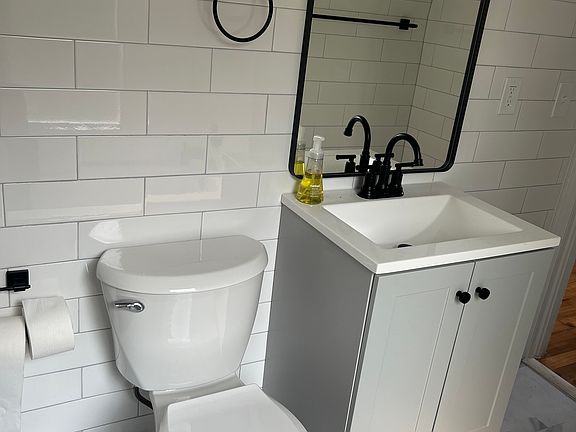 Modern finishes with matte black fixtures