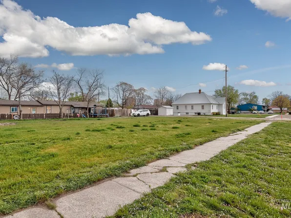 404 N 3rd St, Nyssa, OR 97913