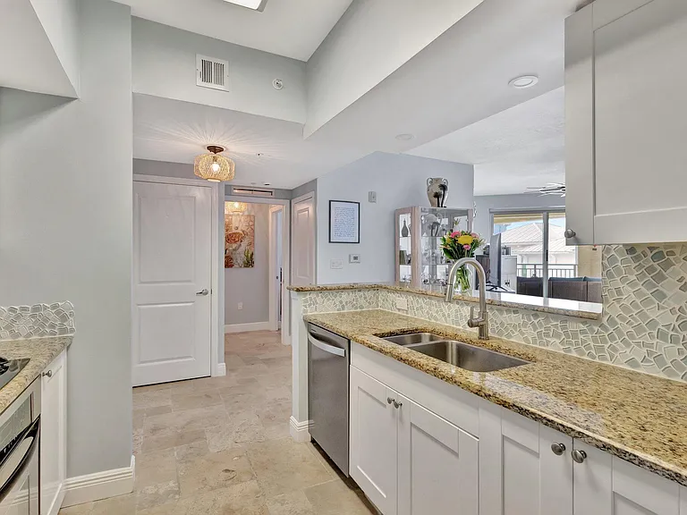 975 NW Flagler Ave #407 — Photo 8