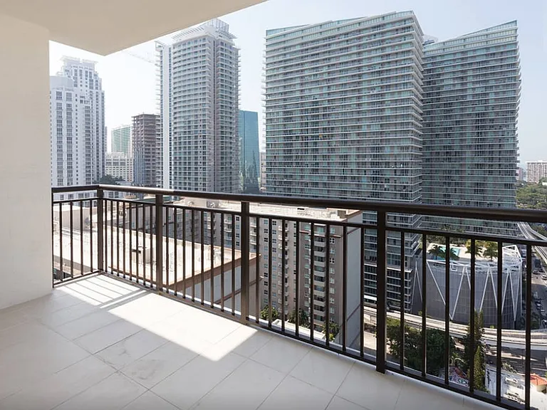 999 SW 1st Ave #20 — Photo 17