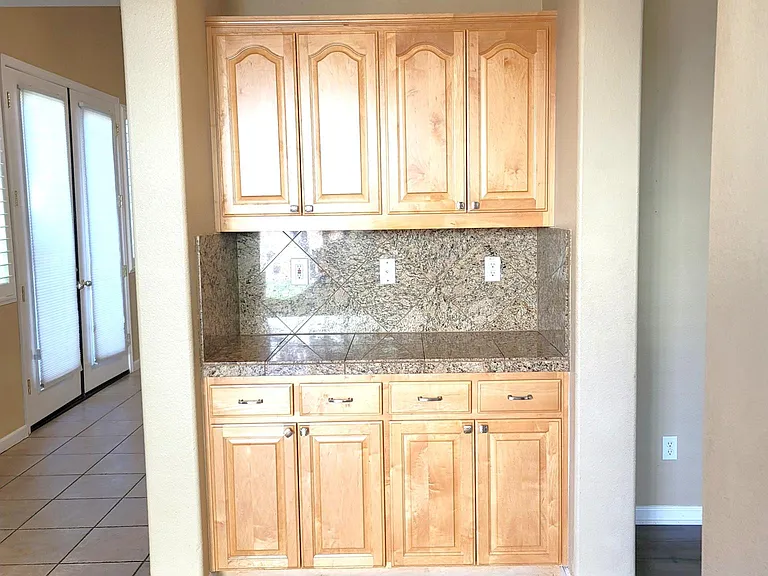 533 Stirling Ct — Photo 9