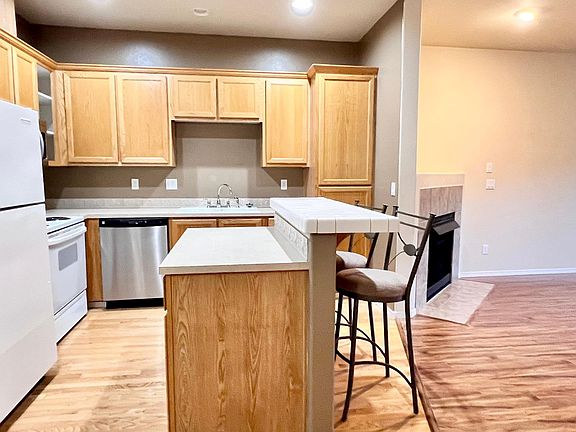 Kitchen with eating bar