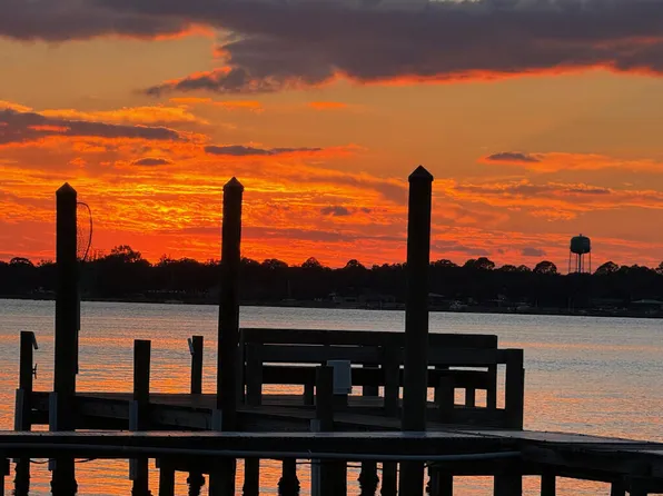 123 Clifford Dr, Shalimar, FL 32579