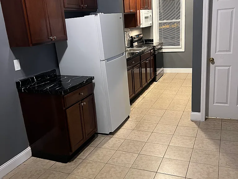 231 Cohannet St — Photo 7