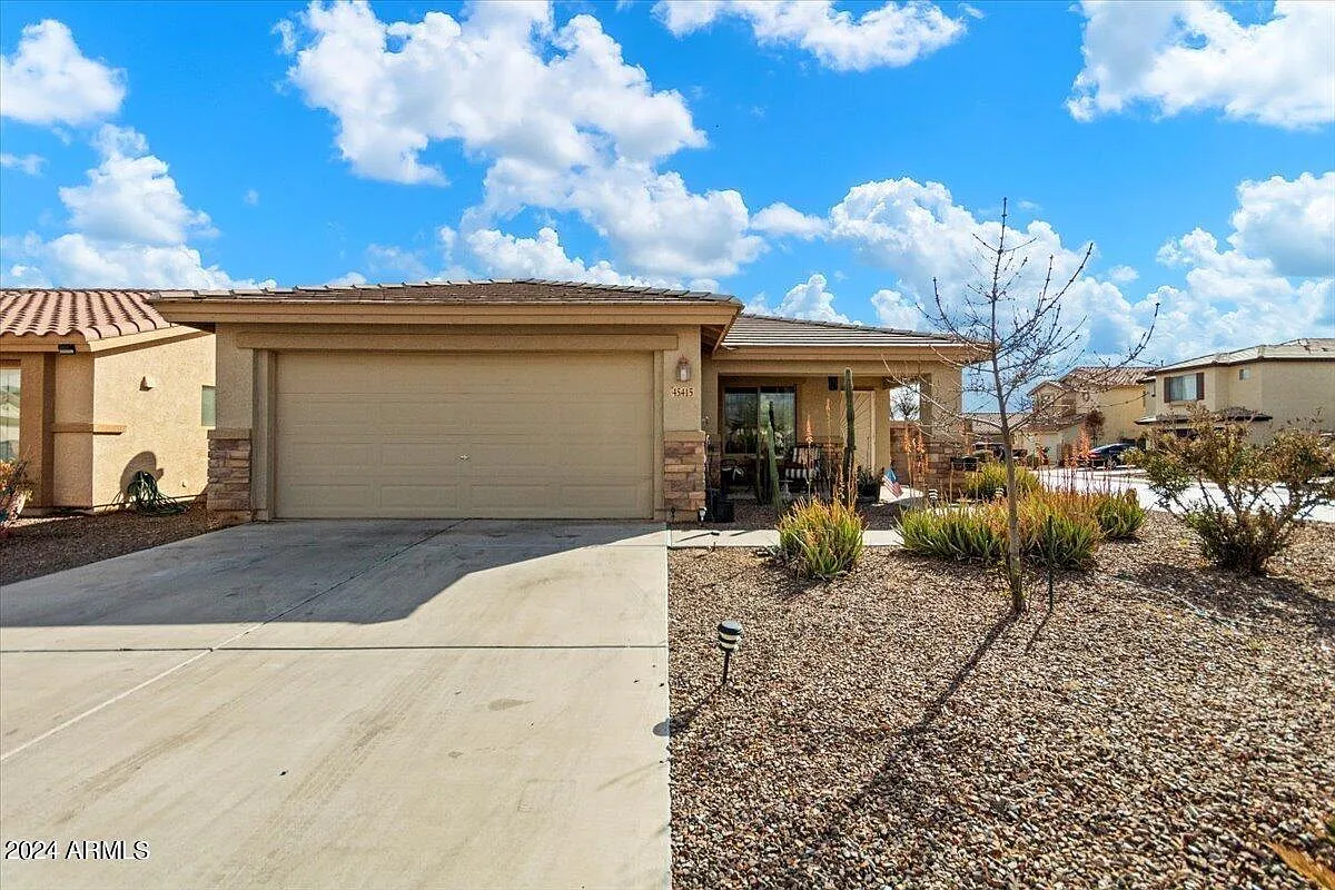4 bed, 1600 sqft, $1,995 — Photo 1