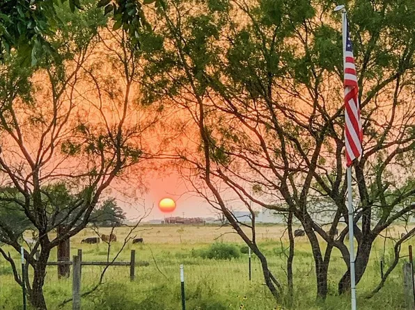 Alma Dr, Ennis, TX 75119