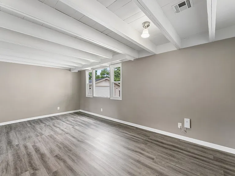 4842 Locust Ave — Photo 4