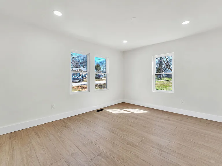 W Fairview Ave — Photo 18