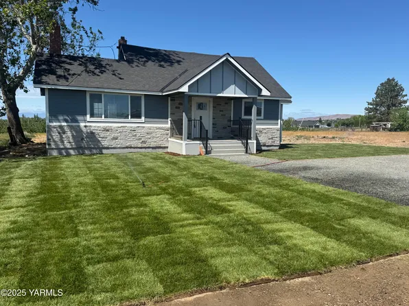220 N Manuel Ln, Zillah, WA 98953