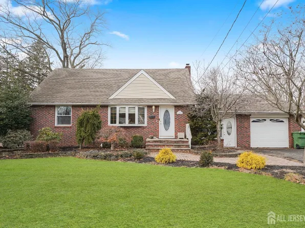 7 Center Ave, Parlin, NJ 08859