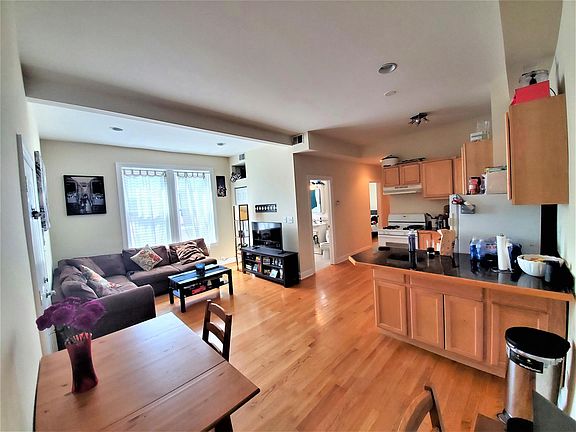 2nd image of 2646 W Chicago Ave APT 2R