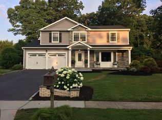 16 Format Ln, Smithtown, NY 11787