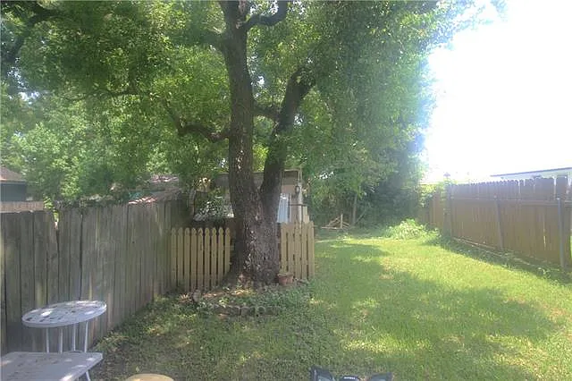 2710 Helena St — Photo 13
