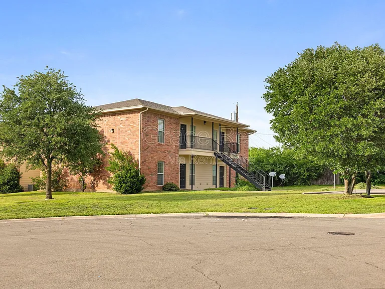 2100 Breezy Dr — Photo 22