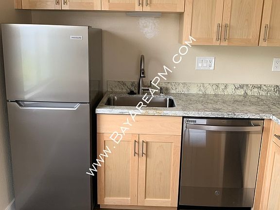 5th image of 129 Lorton Ave #9