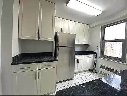 3rd image of 250 E 63rd St APT 303