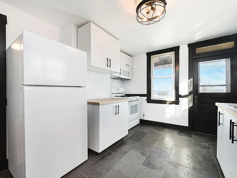 209 Mary St #2 — Photo 7