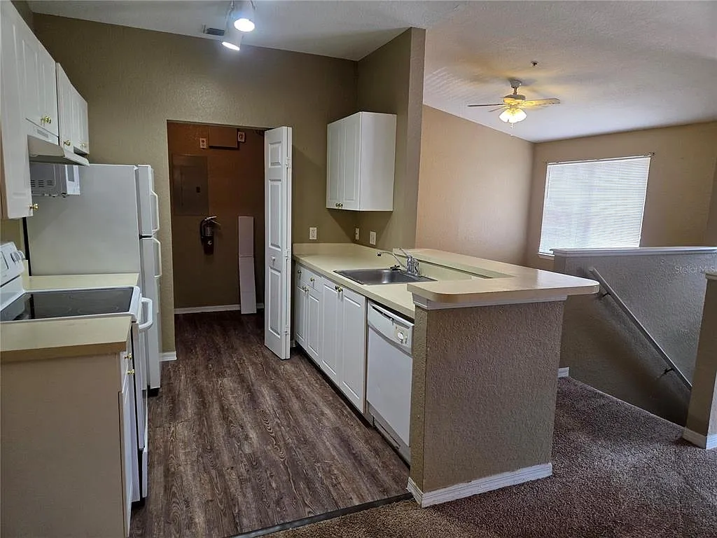 3 bed, 2.0 bath, 1266 sqft, $1,725 — Photo 3
