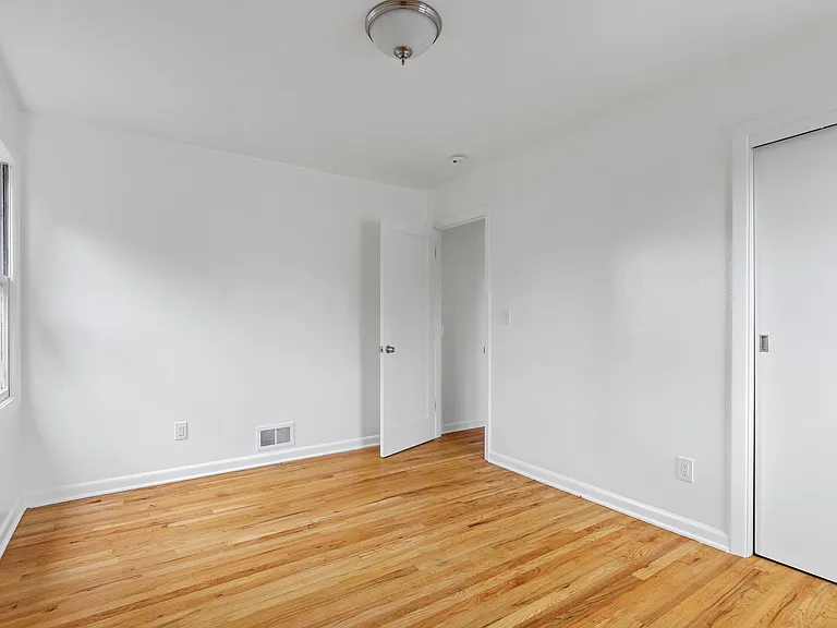 3715 NE Roselawn St — Photo 10