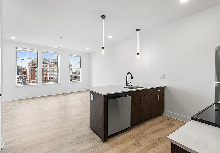 943 Washington Ave #303 — Photo 1