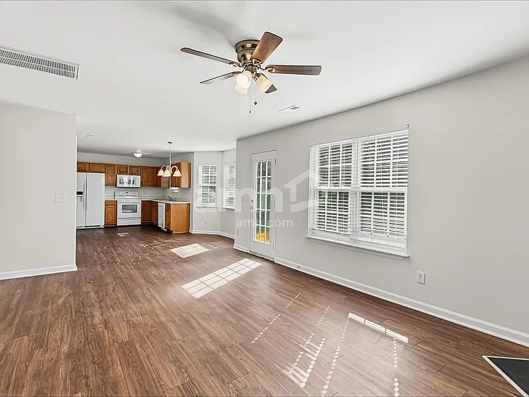 117 Rock Glen Ct — Photo 8