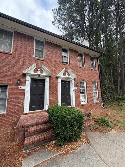 2 bed, 2.5 bath, 6831 sqft, $1,600 — Photo 2