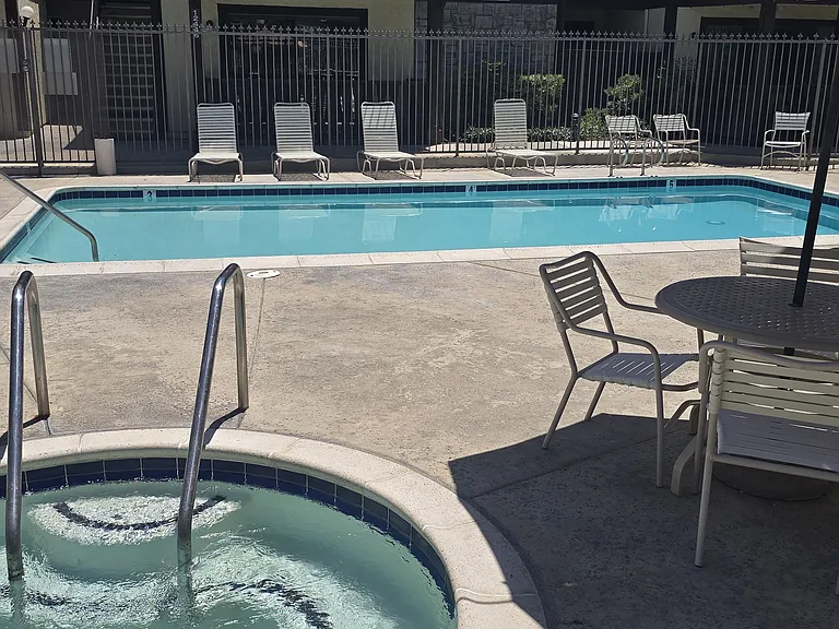 12445 Bay Hill Ct — Photo 10