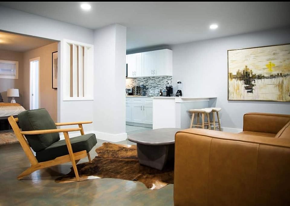 1st image of 1405 Hyde Park Blvd